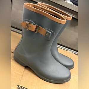 Chooka Women’s City Solid Mid boot size 8